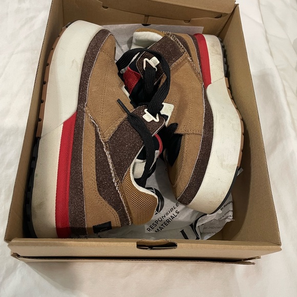 UGG Unisex Adult Goldencush Sneaker (Women’s Size 8) - Picture 2 of 5